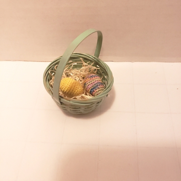HAND CRAFTED Micro Mini Crocheted Easter Eggs in a Basket - Picture 3 of 4